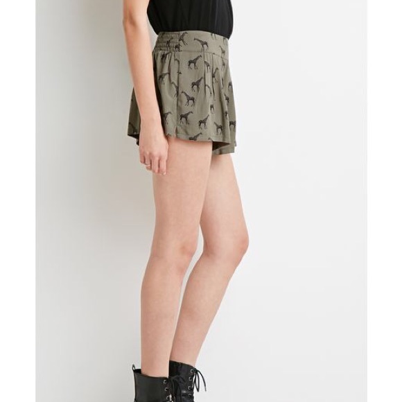 Giraffe Flowy Shorts ☀️ worn once - Picture 3 of 5